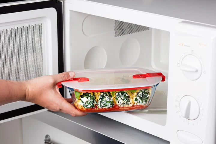 Pyrex, Cook & Heat Rectangular Glass Food Container With Patented Microwave Safe Lid 0.4L